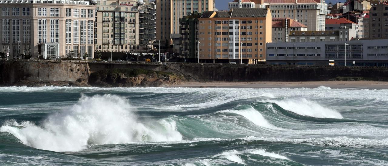 Oleaje en A Coruña durante un temporal.