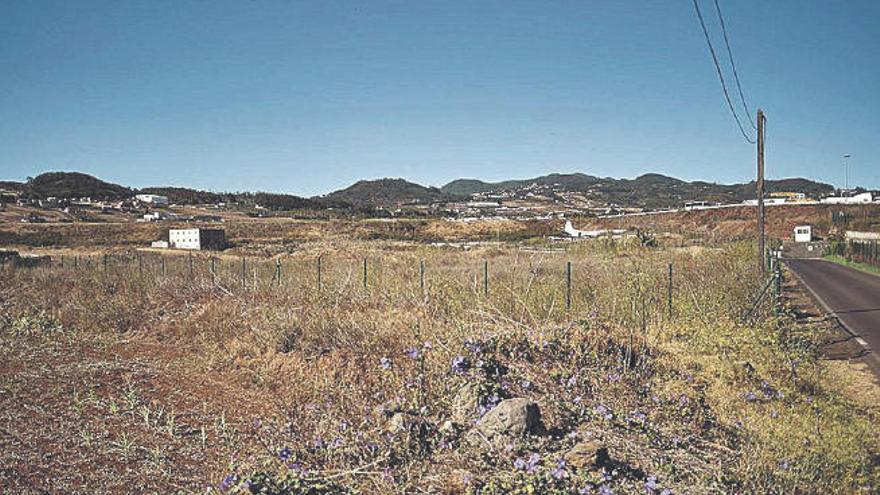 San Lázaro propone habilitar un terreno frente a sus problemas de aparcamiento