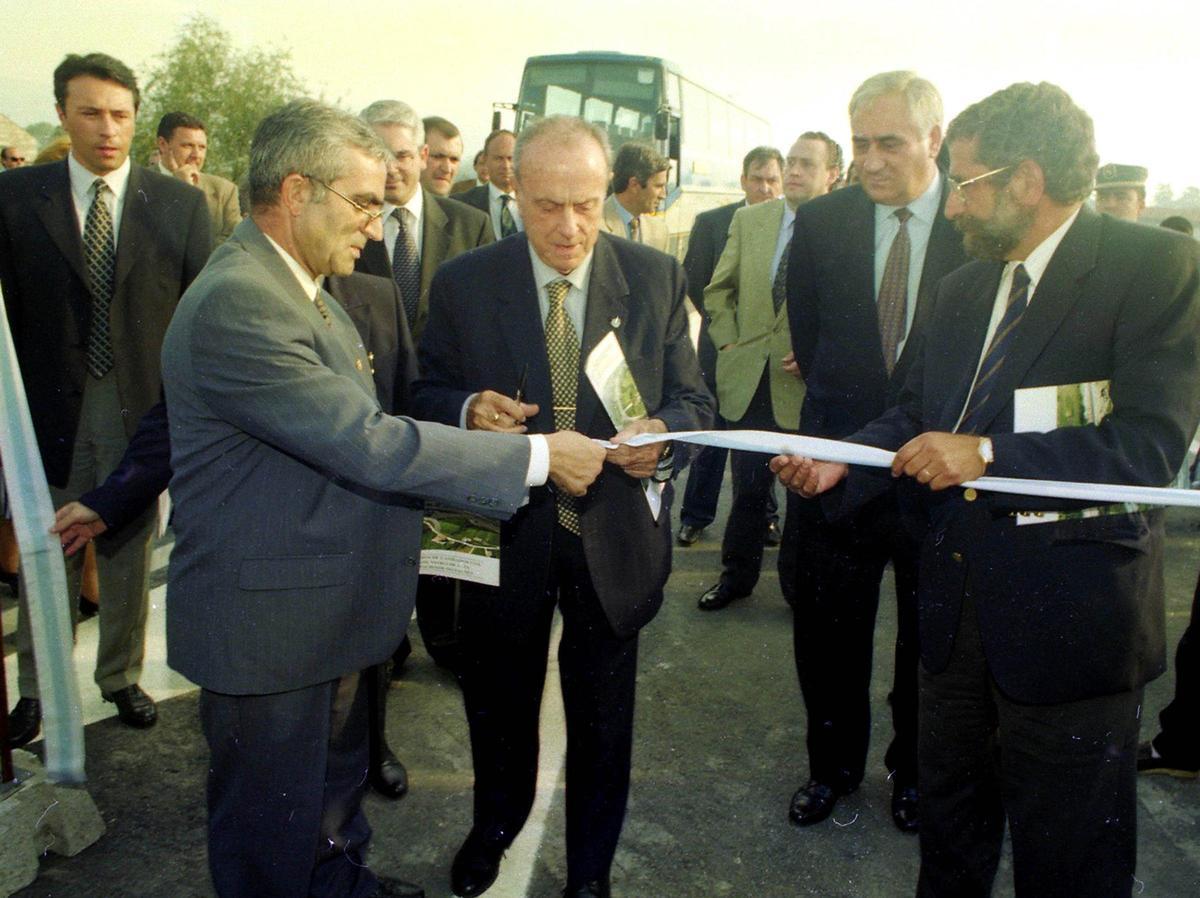 El cambadés junto a Fraga, entonces presidente de la Xunta, inagurando el enlace de la Autovía.