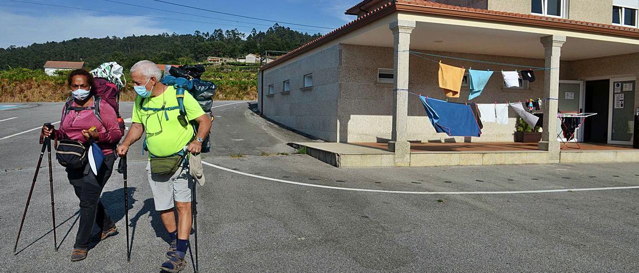 El Camiño de Santiago todavía mantiene su actividad, aunque sea bajo mínimos. |   // NOÉ PARGA