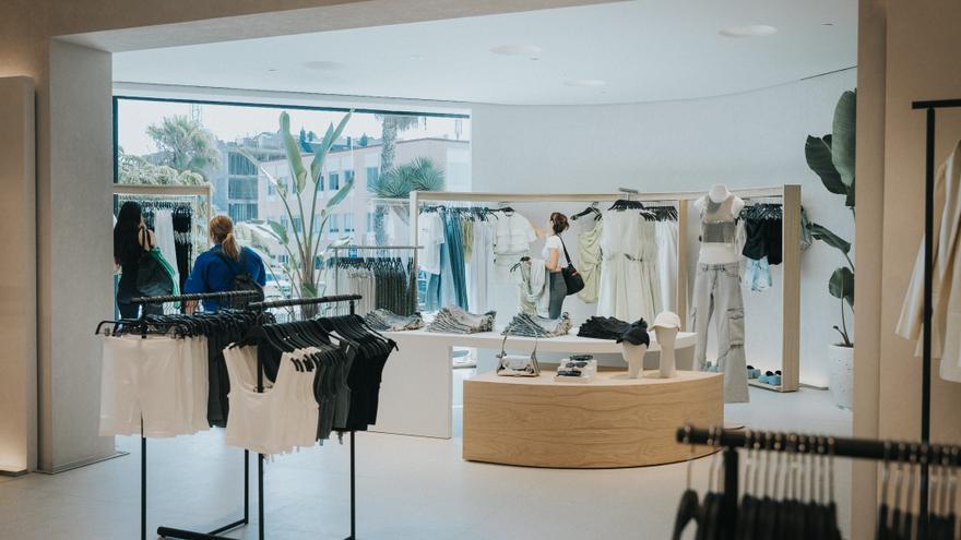 El CC Las Arenas estrena un Zara mayor, Goiko y Deichmann