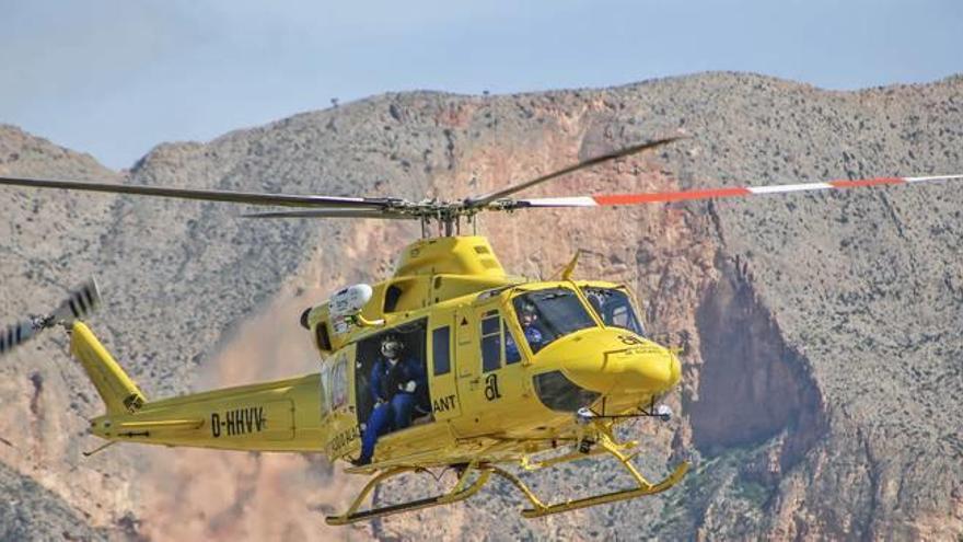 El helicóptero de los bomberos realizó 20 rescates de montañeros en 2017