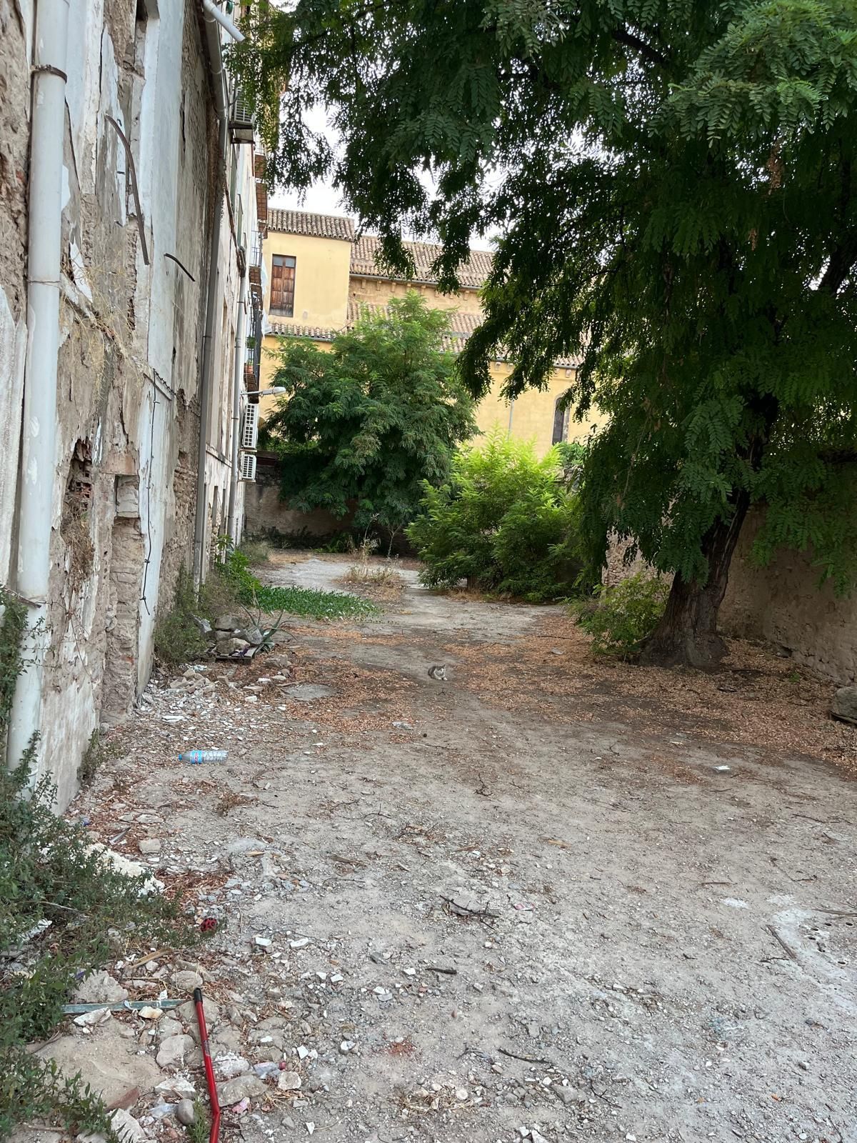 Estado actual de la calleja. Al fondo, el convento de San Pablo.