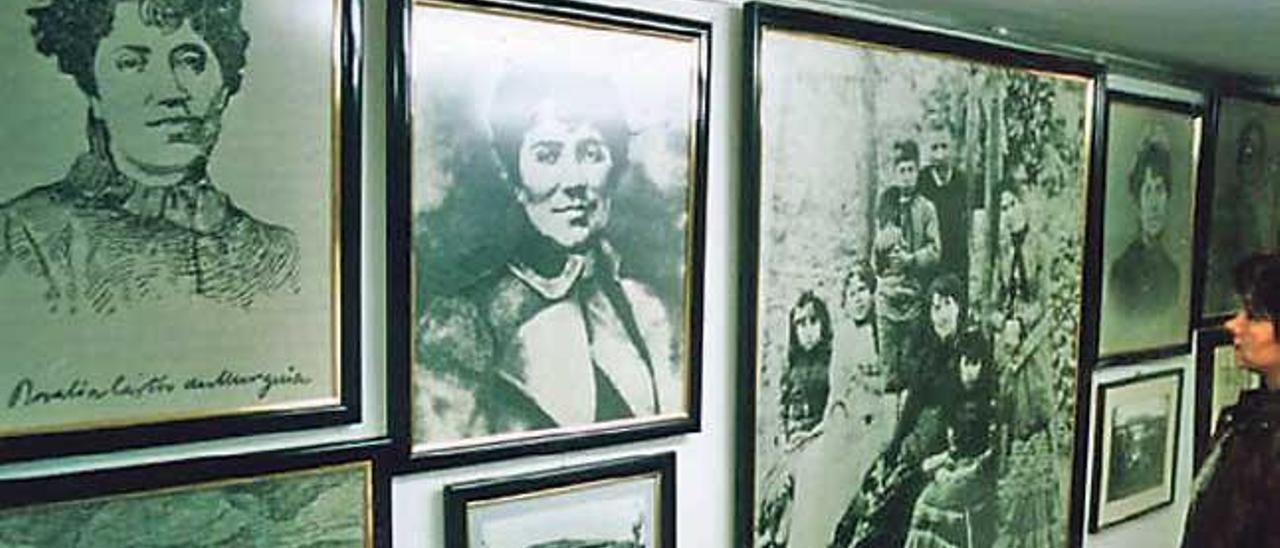 Fotografías familiares en la Casa Museo de Rosalía de Castro, Padrón.