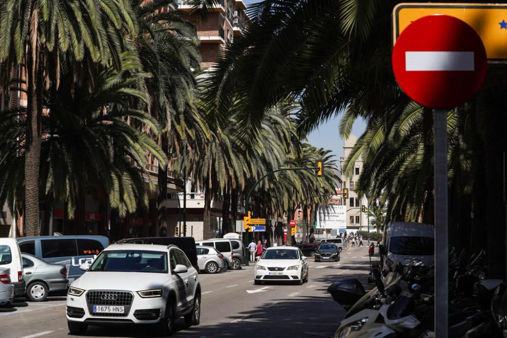 El avance de las obras del metro de Málaga en los tramos entre El Perchel y Atarazanas ha permitado que este lunes la avenida de Andalucía recupere los dos sentidos y que la Alameda de Colón cambie la circulación, permitiéndose únicamente en dirección sur, hacia la avenida Manuel Agustín Heredia, como estaba en 2015.