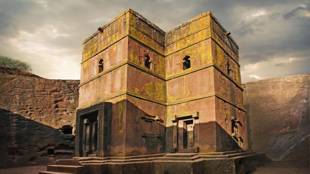 LA iglesia de San Jorge, en Lalibela, cabada en el suelo