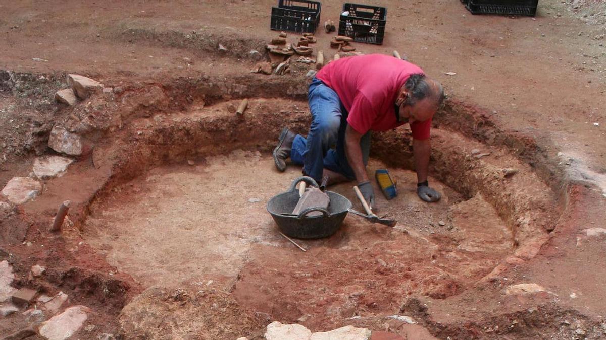 Trabajos arqueológicos en el solar de la calle San Marcos de Priego, donde han aparecido varios hornos cerámicos.