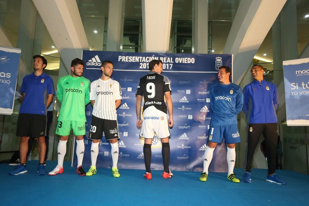 Presentación de la nueva equipación del Real Oviedo