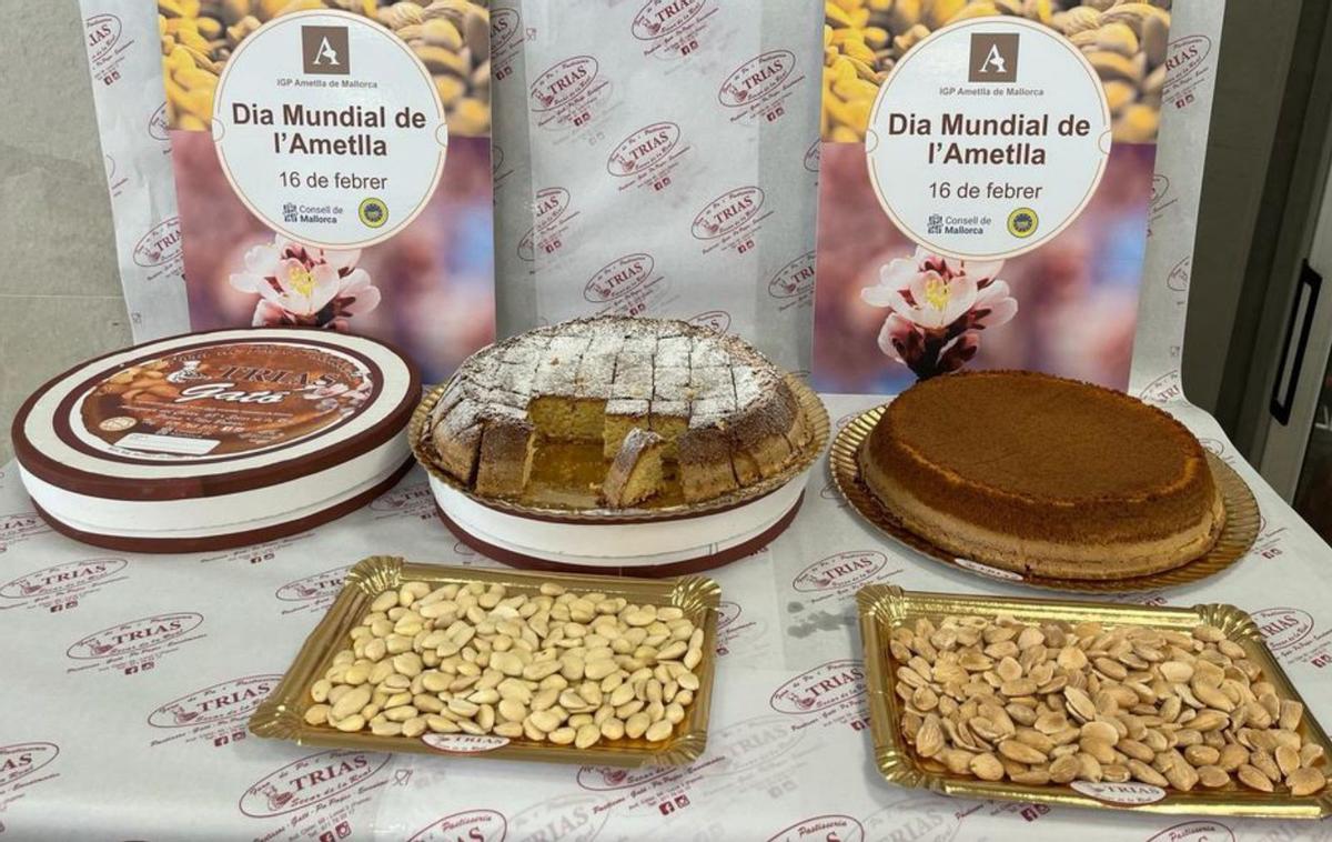 Exposición de productos y almendras mallorquinas.  | IGPAM