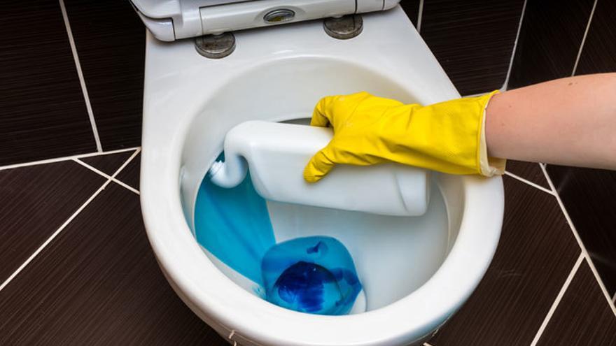 Trucos de limpieza para acabar con el mal olor en el baño