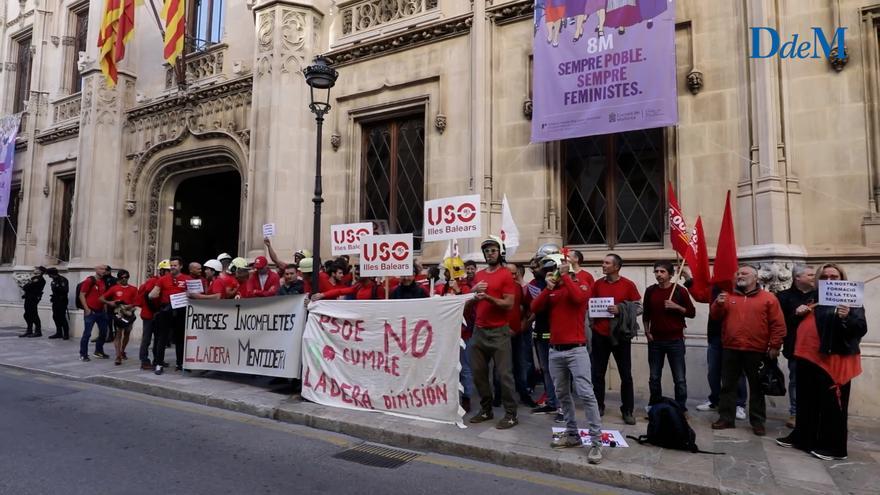 VÍDEO | Los bomberos de Mallorca se manifiestan frente al Consell: &quot;No somos Bomberos de segunda&quot;