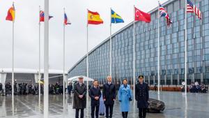 La bandera de Suècia oneja a les seus de l’OTAN | C