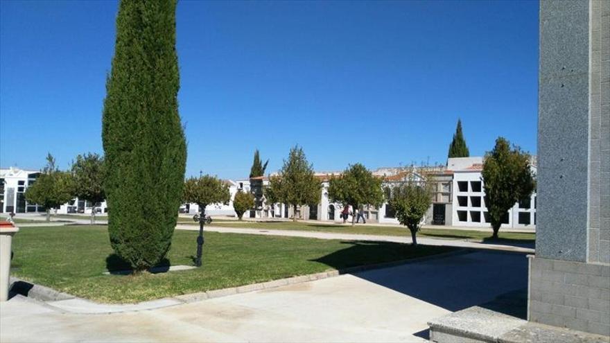 Ejecutan mejoras en el cementerio municipal