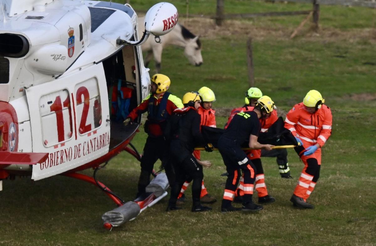Equipos de rescate trabajan en el lugar de los hechos, a 3 de marzo de 2026, en Santander, Cantabria (España).
