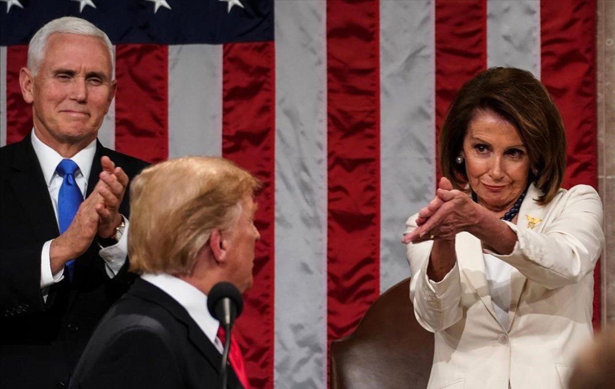 El presidente Donald Trump, llega para pronunciar el discurso del Estado de la Unión junto a la presidenta de la Cámara de Representantes, Nancy Pelosi, y el vicepresidente, Mike Pence, en el Capitolio.