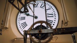 El interior del reloj de la Puerta del Sol de Madrid.