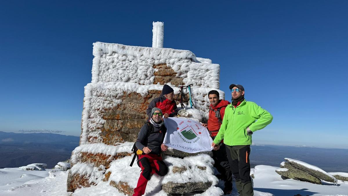 Fotogalería | Así es la subida del GAEM al pico Calvitero, el más alto de Extremadura