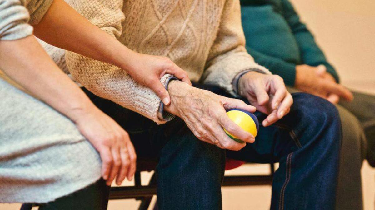 Actividad de fisioterapia con gente mayor