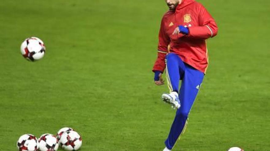 Piqué, en un entrenament amb la selecció espanyola.