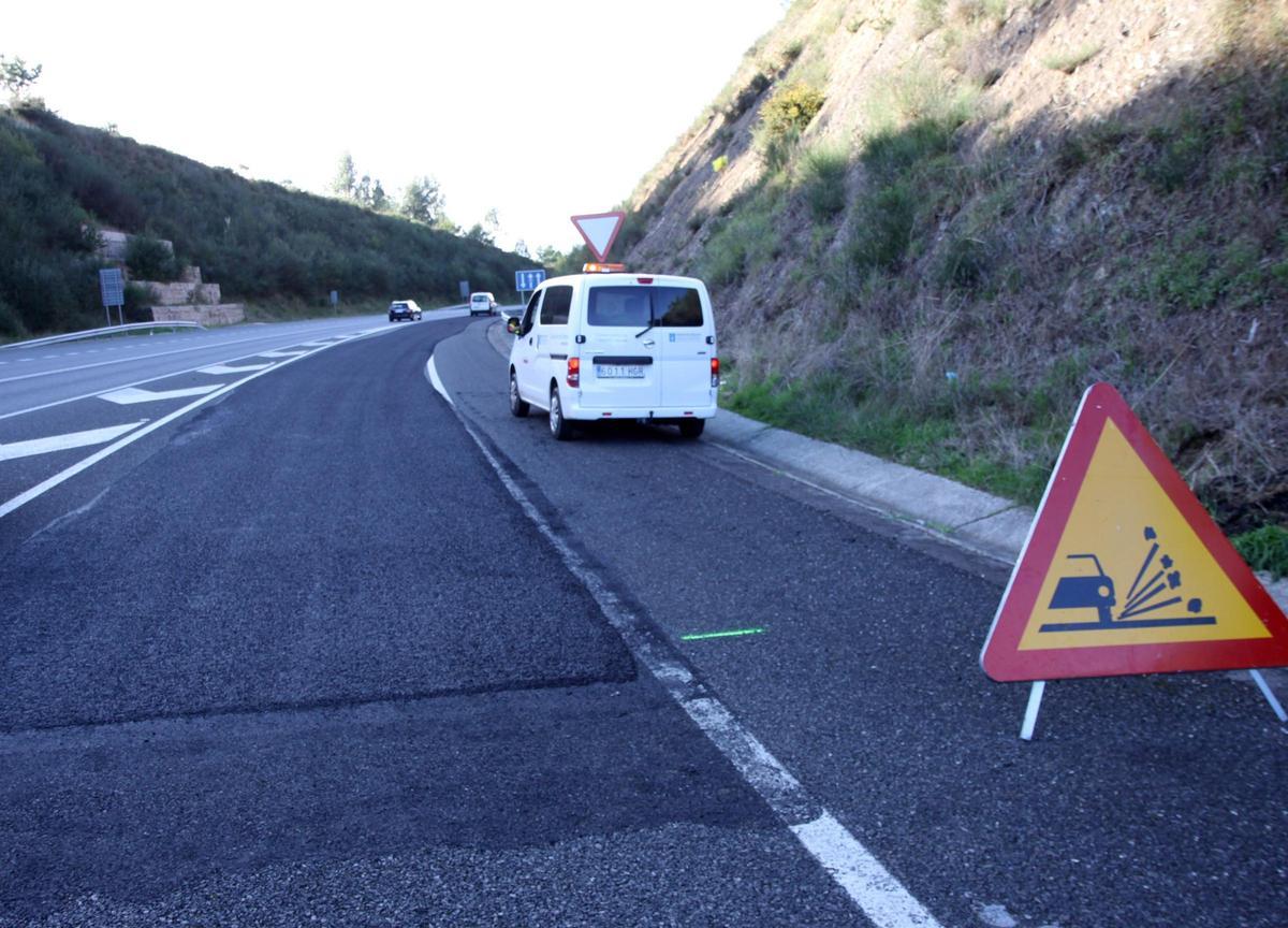 Obras acometidas en octubre de 2012, cuando no había ni mediana en la vía rápida.