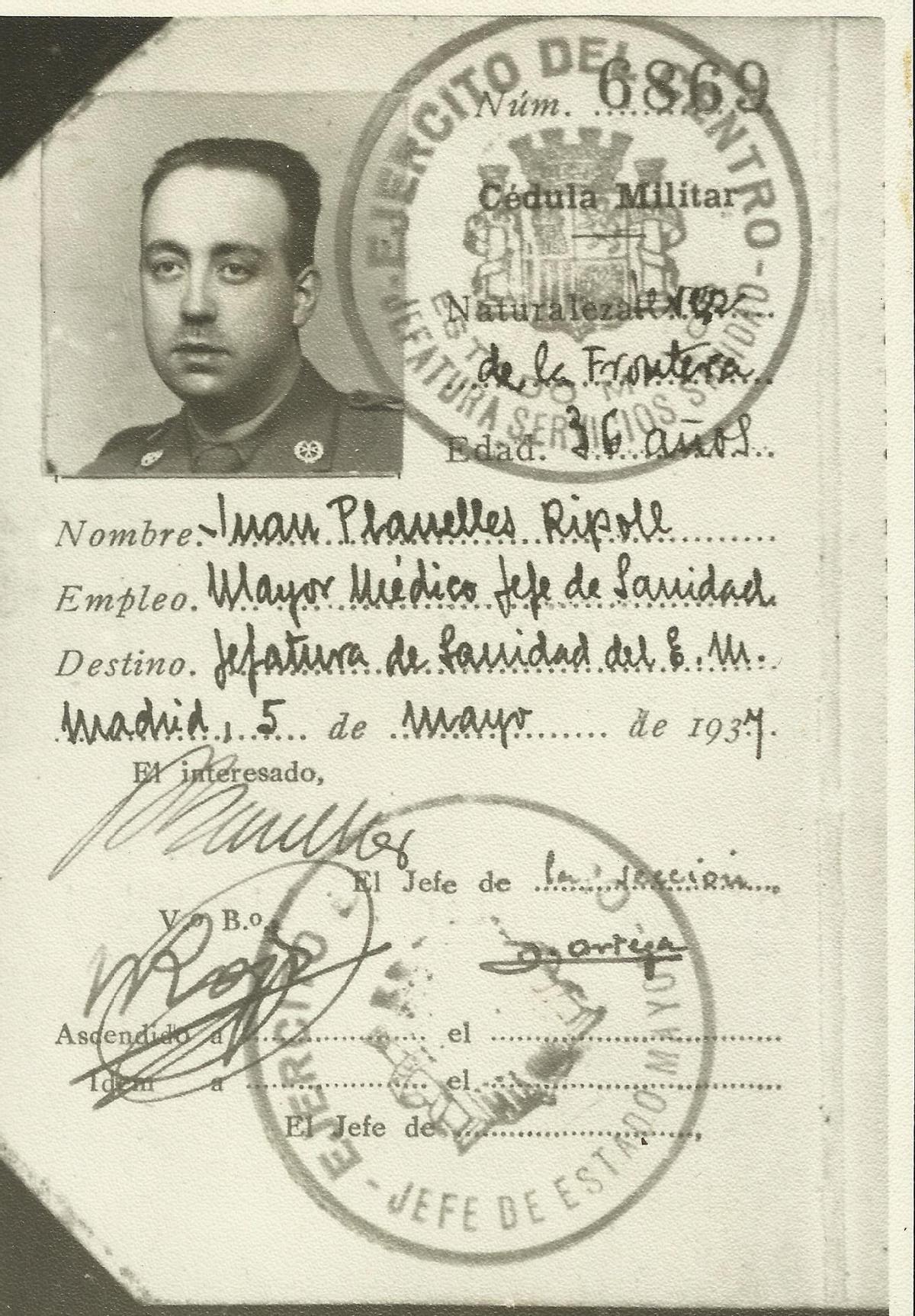Cartilla militar como mayor médico jefe de Sanidad, en 1937.