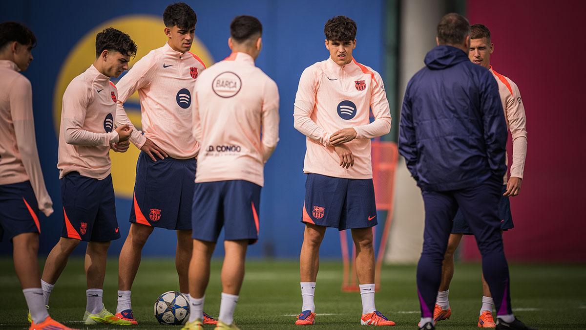 Marc Bernal, Pau Cubarsí and Dani Olmo during training at the Ciutat Esportiva