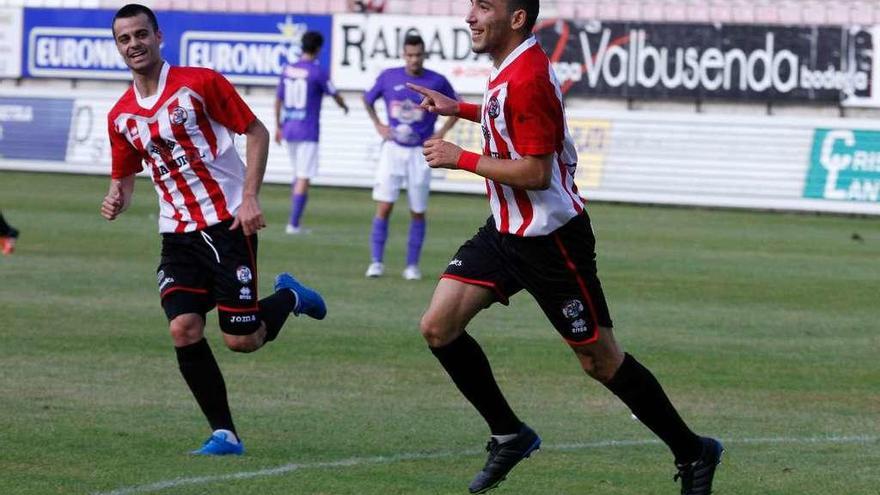 Javi Rodríguez y César Simón celebran un gol del segundo.