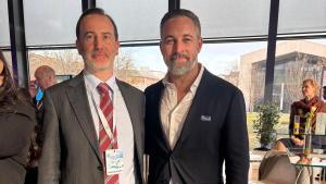 Gabriel Le Senne, junto a Santiago Abascal.