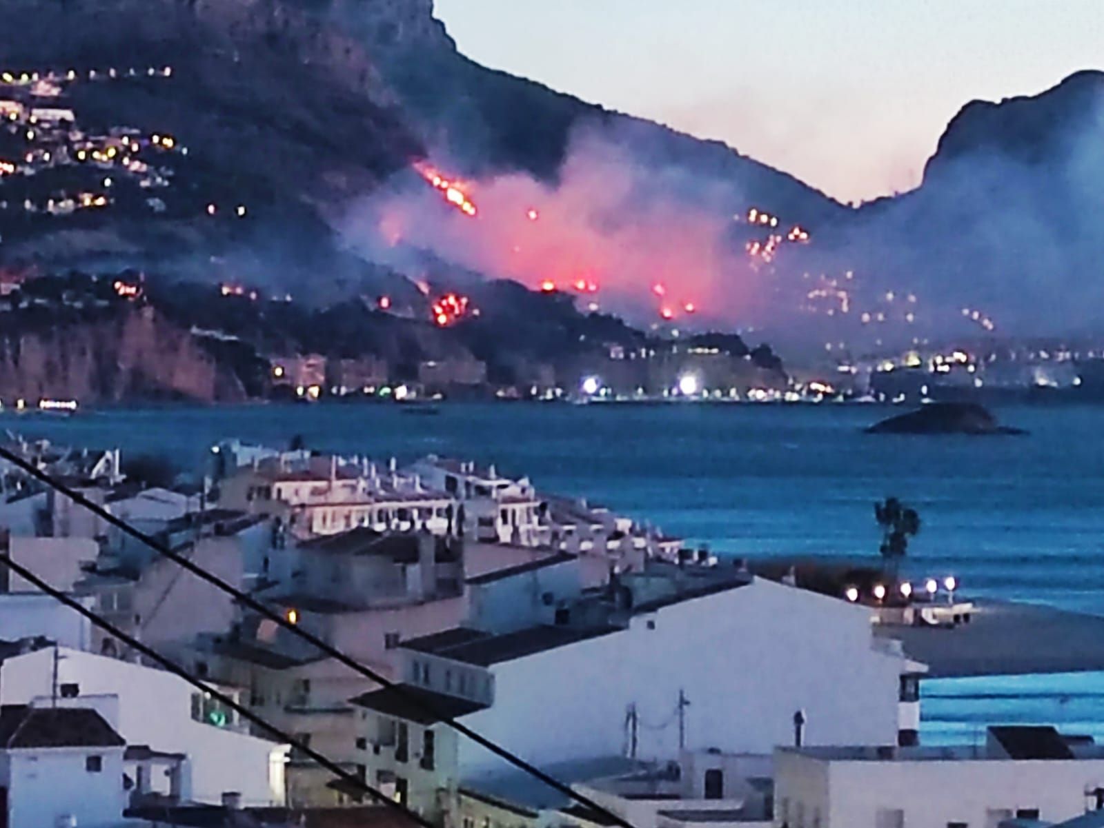 Estas son las imágenes del incendio de Altea Hills y el Mascarat