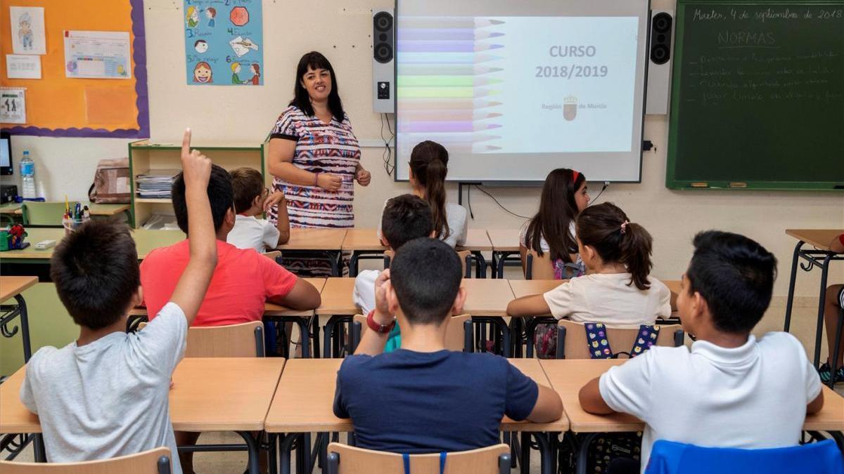 El estudio técnico de Educación que plantea 540 docentes menos sigue negociándose