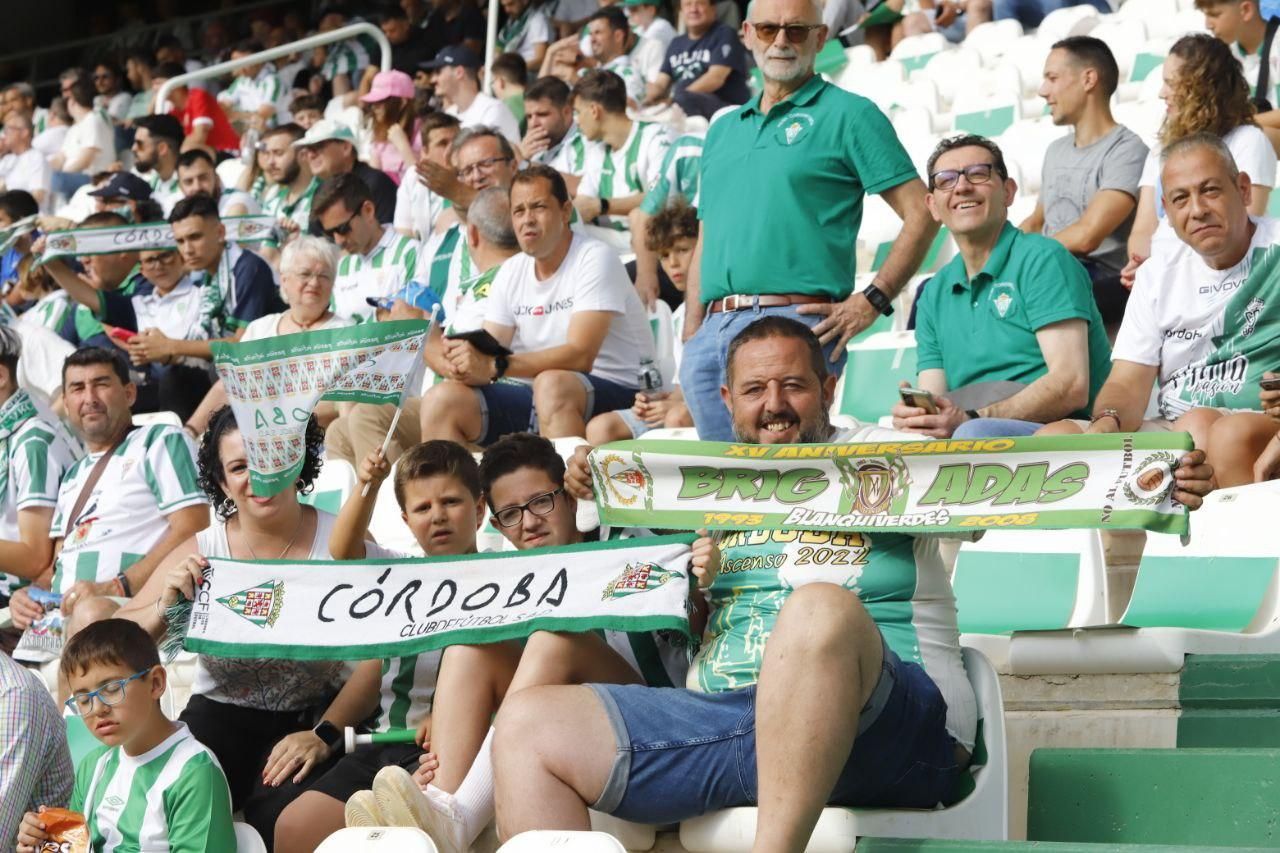 Córdoba CF-Ponferradina | Las imágenes de la afición blanquiverde en el play off de ascenso