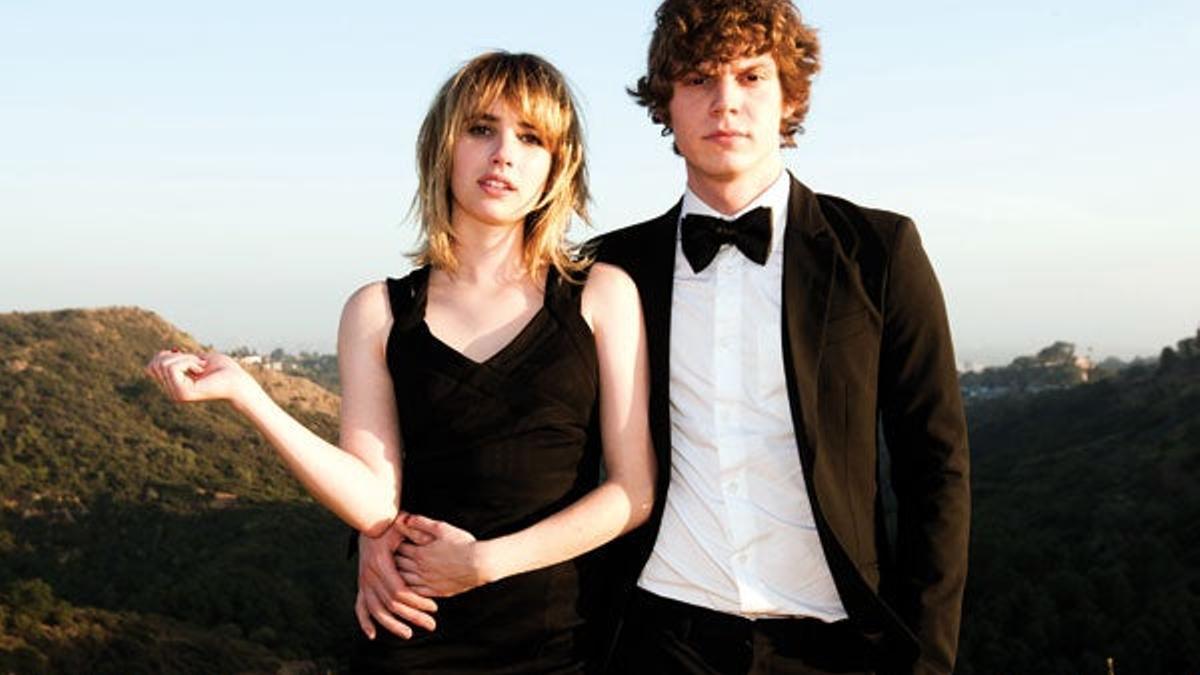 Emma Roberts Evan Peters