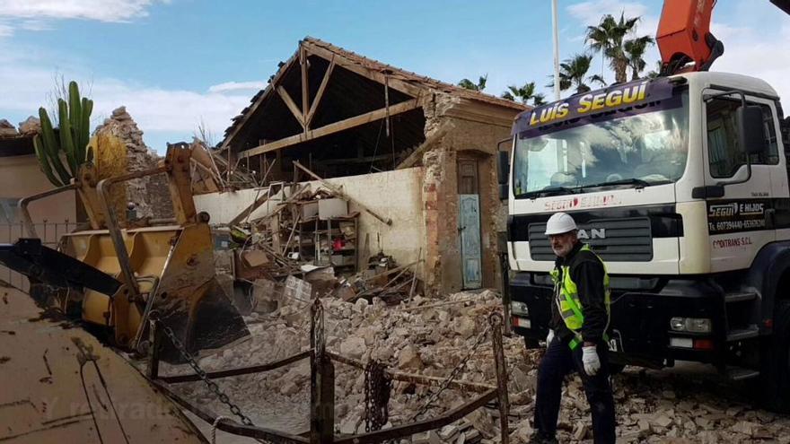 Derrumbe de una vivienda abandonada y en estado de ruina