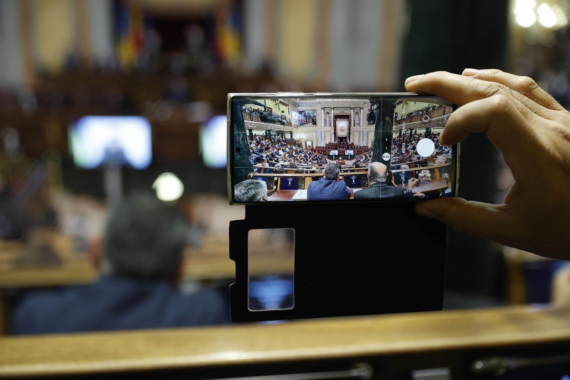 Hemiciclo del Congreso desde el móvil de un diputado