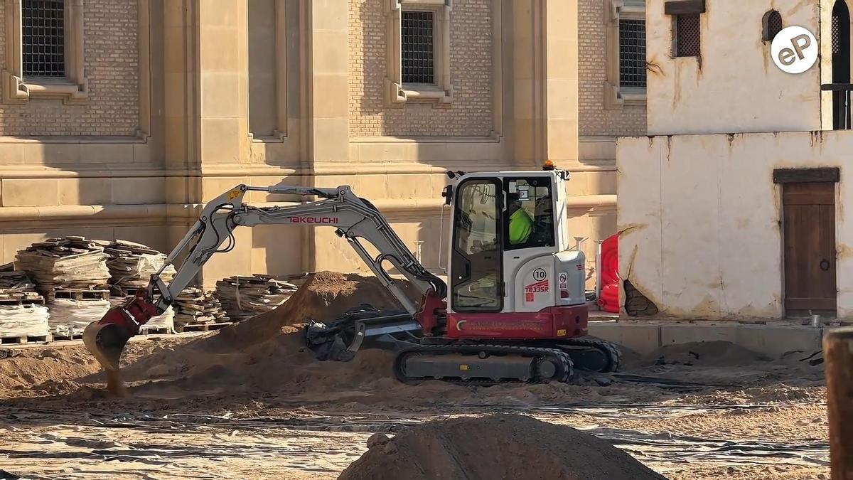 Comienza el montaje del belén de la plaza del Pilar de Zaragoza