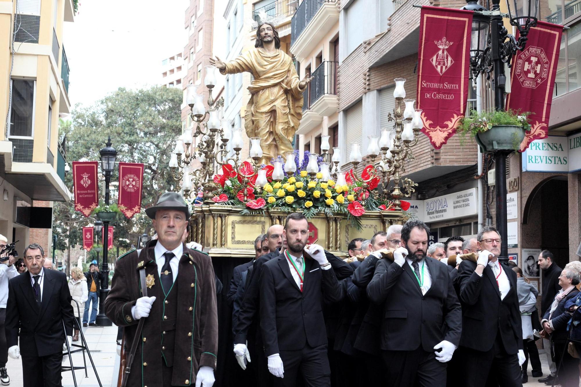 Emocionante procesión del Encuentro en Castelló en la mañana del Domingo de Resurrección