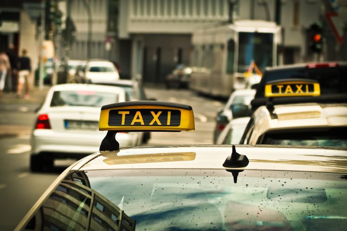 taxi-1515420 1920