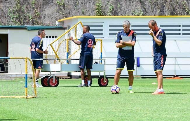 Entrenamiento de la UD Las Palmas en Barranco ...