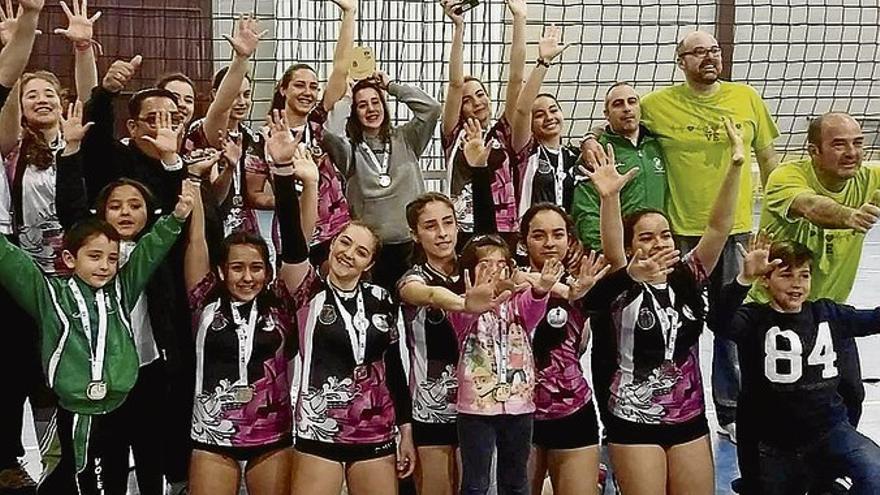 El Voleibol Almendralejo juvenil femenino logra su quinto título