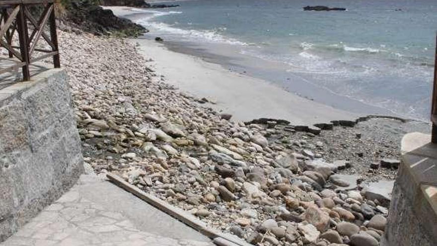 Rampa de acceso a la playa do Santo, que será acondicionada.  // S.A.