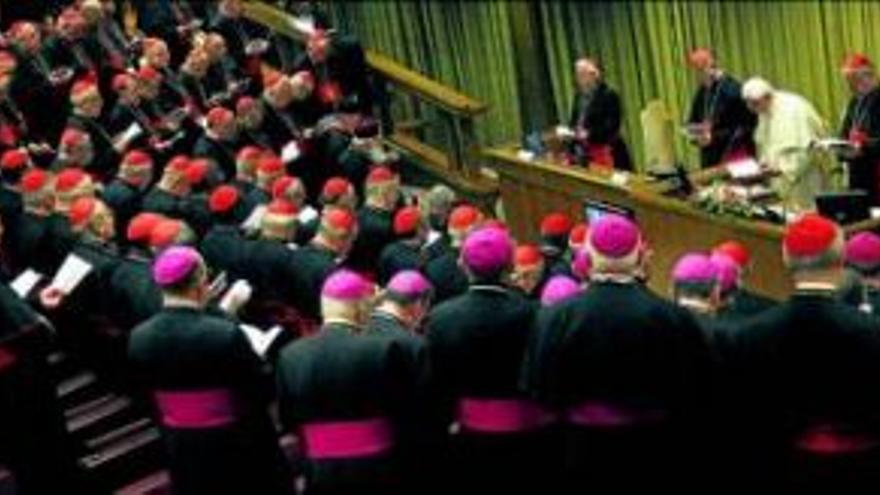 El Vaticano carga a los obispos la factura de los abusos sexuales