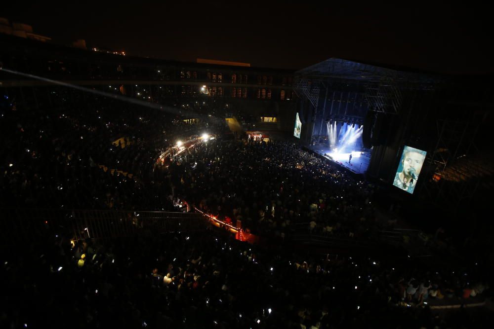 Un momento del concierto  de Alborán en la Plaza de Toros de Alicante.