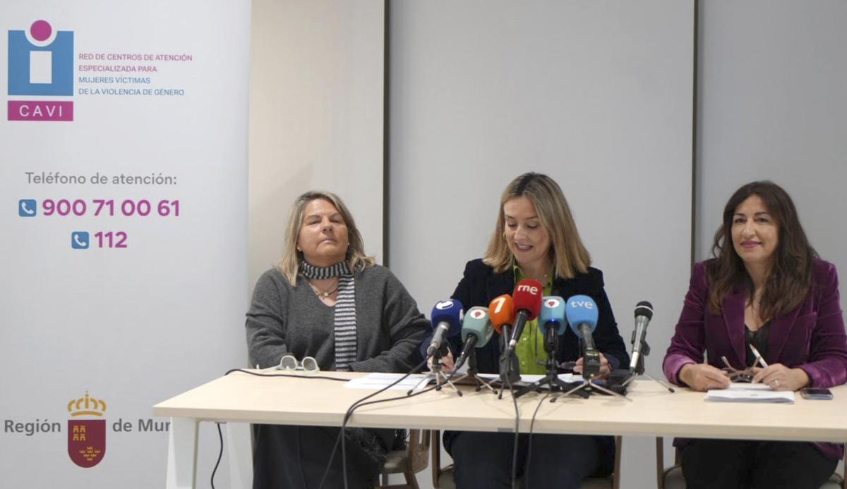 La consejera Conchita Ruiz presenta el balance de la red regional de recursos para atender a víctimas de violencia contra la mujer en 2025