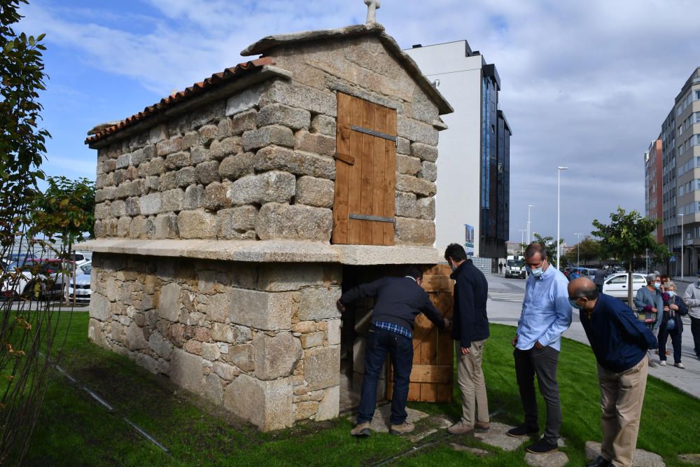 Rey visita el hórreo rehabilitado en San Roque