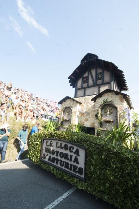 Desfile de carrozas en Valdesoto