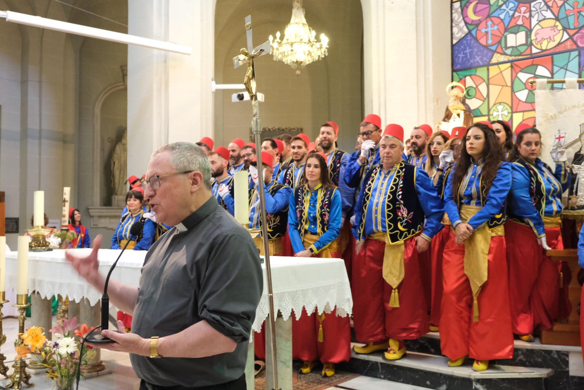 ¡Que viva Elda y San Antón!: Así ha sido el traslado del santo hasta la Iglesia de Santa Ana