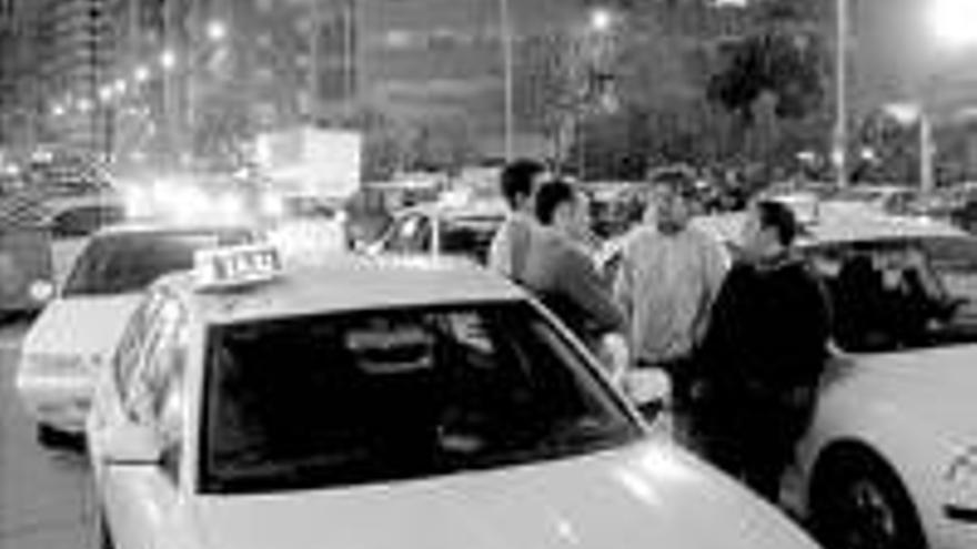 Los taxistas quieren subir sus tarifas un 5%, por debajo del IPC del sector