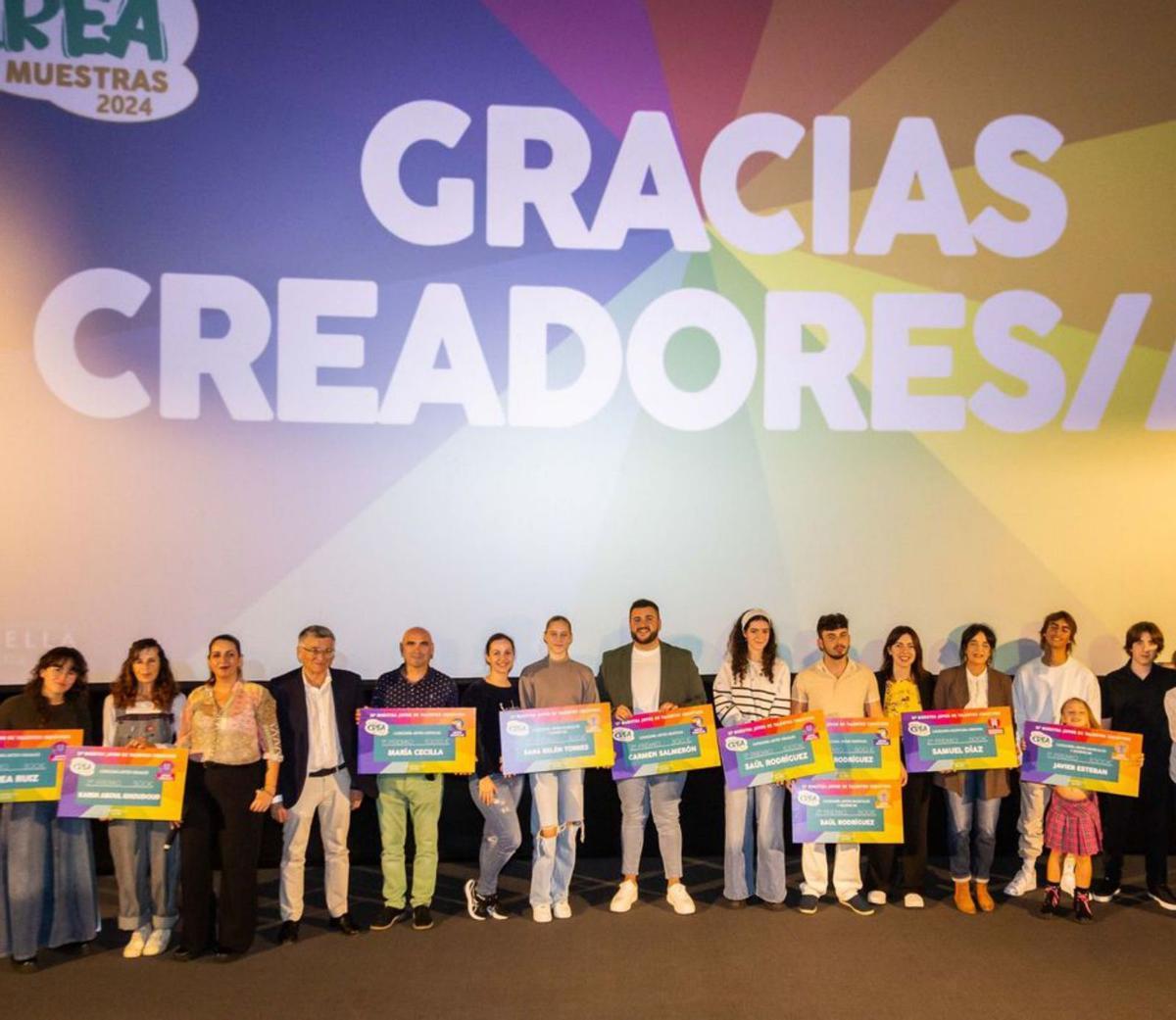 Imagen de familia de los jóvenes más creativos de Marbella