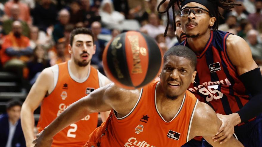 Las mejores fotos del resurgir del Valencia Basket frente al Baskonia