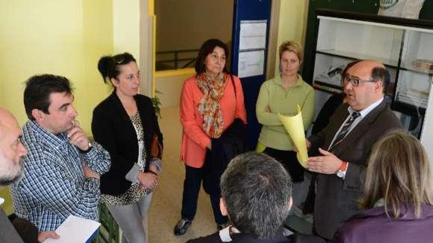 Pérez Ares durante su reciente visita al CEIP Abelendo. // G. Núñez